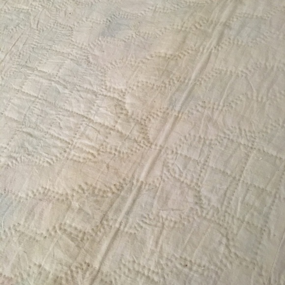 Antique Hand Quilted Flower Garden Quilt - Picture 7 of 8